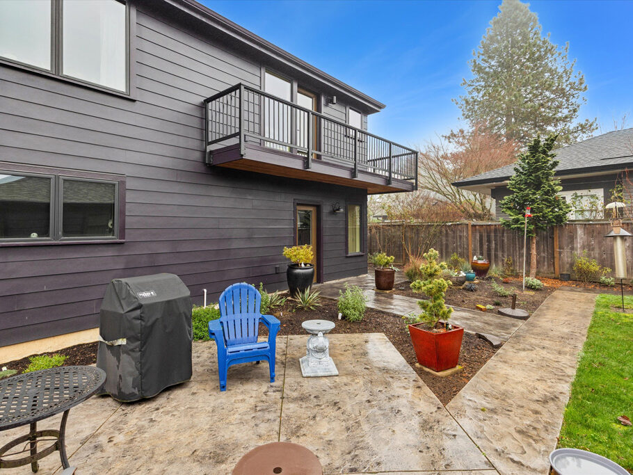 Exterior of 2nd story ADU with garage underneath, contemporary styling