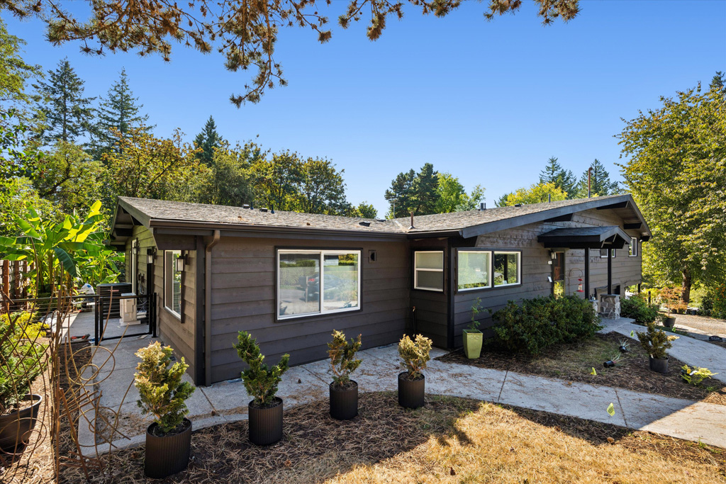 Attached Accessory Dwelling Unit (ADU) on SW Moss St in Portland, Oregon
