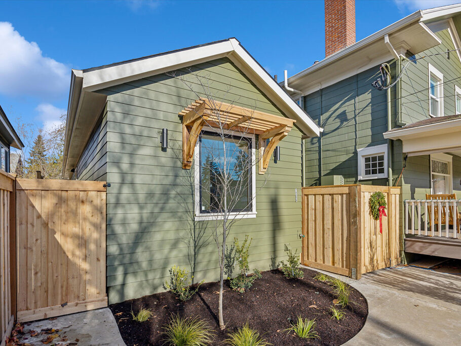 Detached ADU (accessory dwelling unit) on Knight Street in SE Portland, Oregon