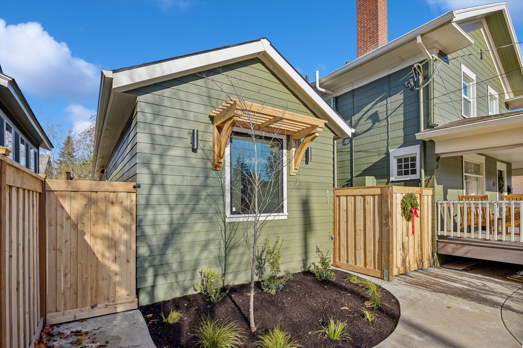 Detached ADU (accessory dwelling unit) on Knight Street in SE Portland, Oregon